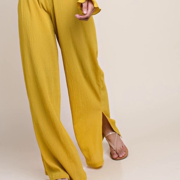 Beautiful 2 piece Pant and Smocked-top set - Picture 7 of 8